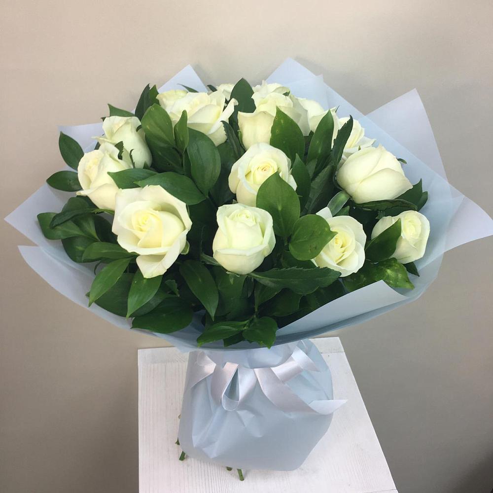 Букет 15 Белых роз Проуд в Павлищево