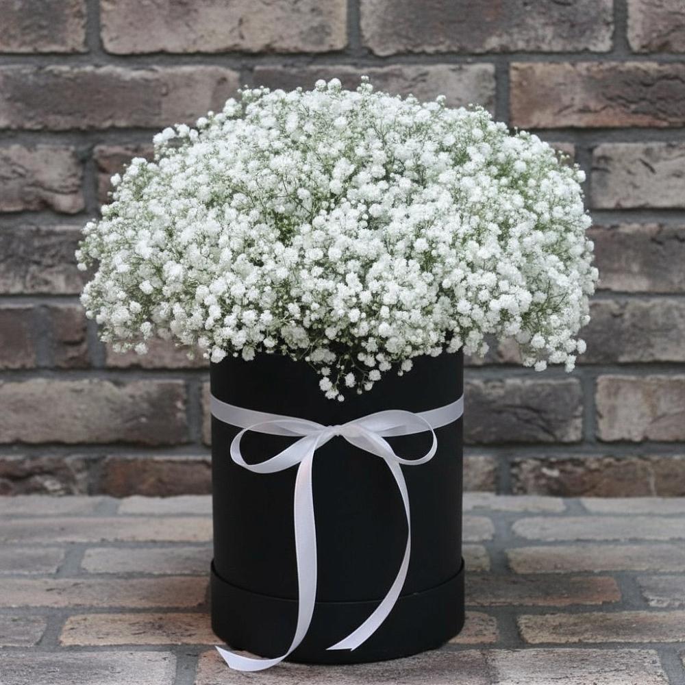 Цветочная композиция из Гипсофила в шляпной коробке в Павлищево