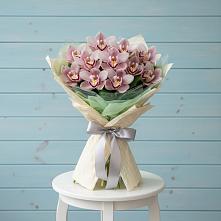 Букет цветов из:  Орхидеи и Розы #REPLACE_PRED# Павлищево