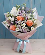 Букет цветов из:  Лизиантусы, Розы, Альстромерии и Гипсофила в Павлищево