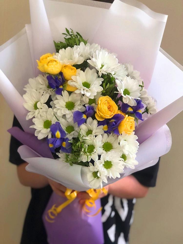 Букет цветов из: Ирисы, Хризантемы и Розы в Павлищево