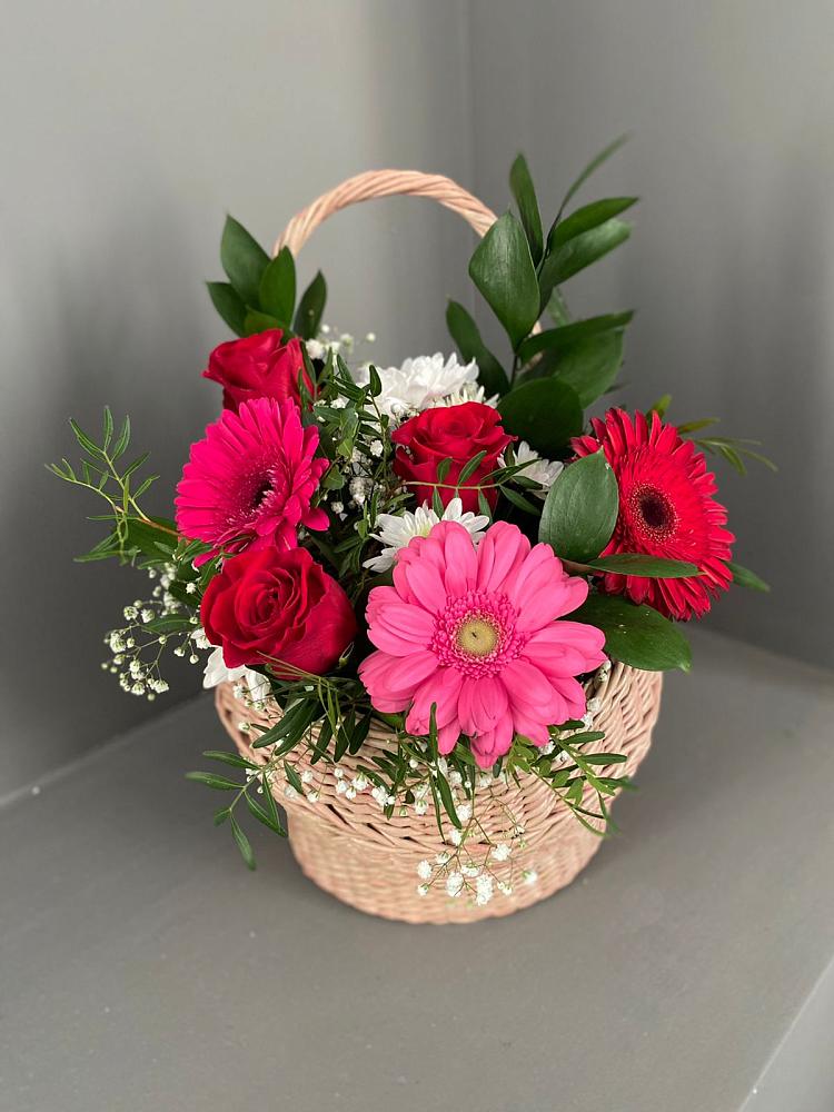 Цветочная композиция из Розы, Хризантемы и Герберы в корзине в Павлищево