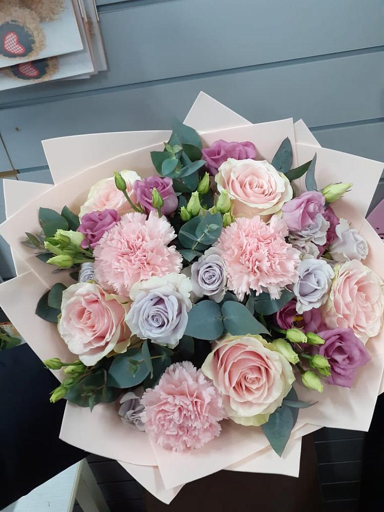 Букет цветов из: Розы, Гвоздики и Лизиантусы в Павлищево