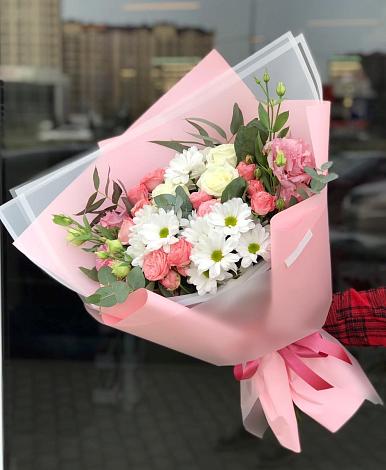 Букет цветов из: Розы, Лизиантусы и Хризантемы в Павлищево